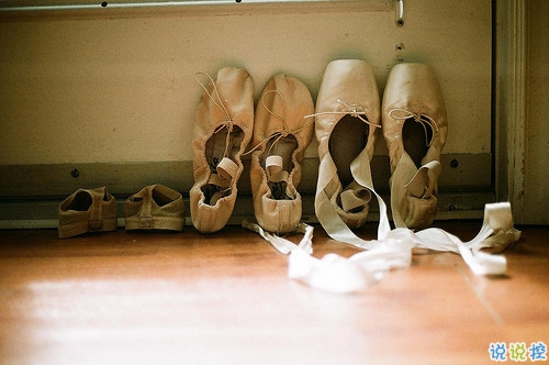 回憶總想哭的傷感說說帶圖片 學(xué)著忘記你釋懷一切的傷感說說10