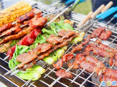 戶外燒烤的開心說說帶圖片 周末一群人燒烤的心情說說11