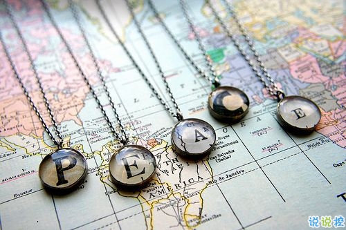 qq文字控愛情哲理說說帶圖片大全 路過了青春我們還剩下什么5