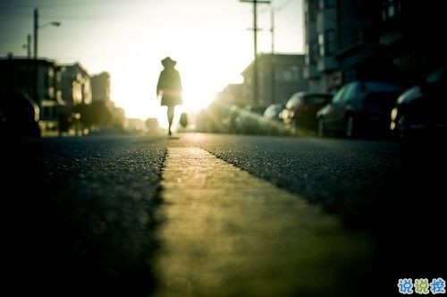 我們都琢磨不透的愛情說說帶圖片 忘記一個人的傷感說說心情10