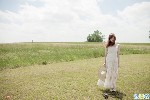 有時幸福又難過傷感的說說帶圖 暗戀是一個人的兵荒馬亂15