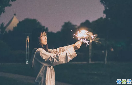 喜歡一個(gè)人卻不能在一起的句子 女生默默喜歡一個(gè)人卻不能表白的句子1