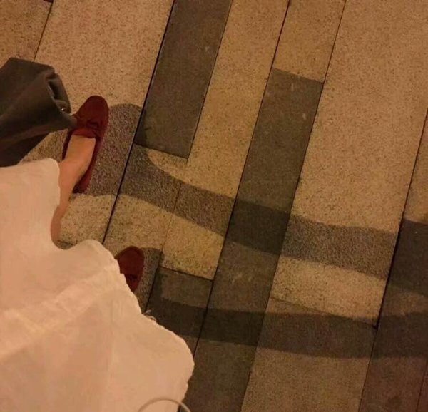 關(guān)于愛情和喜歡一個(gè)人的心事的經(jīng)典圖片說(shuō)說(shuō)6