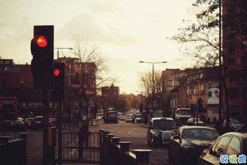 關(guān)于現(xiàn)實的人生感悟帶圖片 27條值得收藏和學(xué)習(xí)的經(jīng)典說說大全15