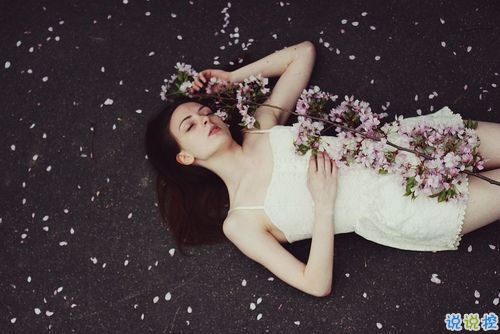 qq空間英文勵(lì)志說說帶圖片 失落時(shí)候必聽的一些話12