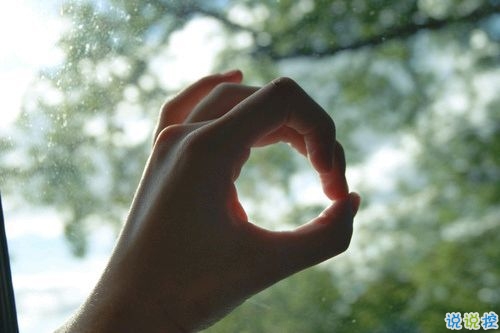 滿(mǎn)懷憂(yōu)傷感到難過(guò)的傷感句子 心里很難過(guò)但是不能說(shuō)出來(lái)的傷感句子1