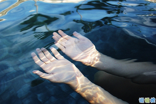 文字控關(guān)于青春成長的唯美說說和圖片 年華是一場無聲劇12