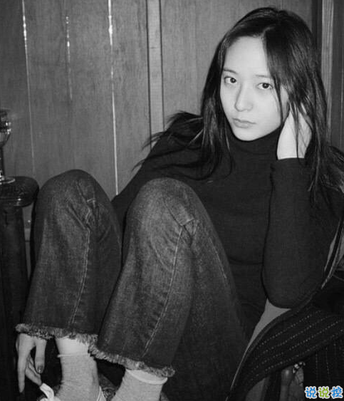 傷感說說配圖黑白心情短語 再大大咧咧的人也會(huì)覺得難過2