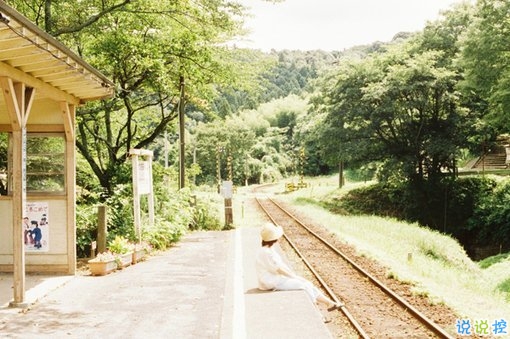 女生傷感說說帶圖片心情低落 越想越心痛的難過說說大全10