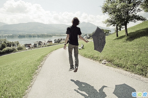 心碎到不敢流淚的傷感說(shuō)說(shuō)帶圖片 特別難過(guò)想哭的傷感說(shuō)說(shuō)20184