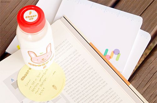 浪漫甜蜜唯美的愛(ài)情小句子帶圖片 世間萬(wàn)物皆不如你眉眼動(dòng)人11