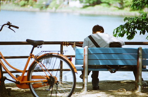 關于現實生活人生的哲理說說帶圖片 一個人活著應該永遠要把目光投向遠方9