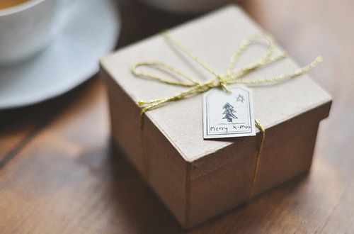 浪漫甜蜜唯美的愛(ài)情小句子帶圖片 世間萬(wàn)物皆不如你眉眼動(dòng)人9