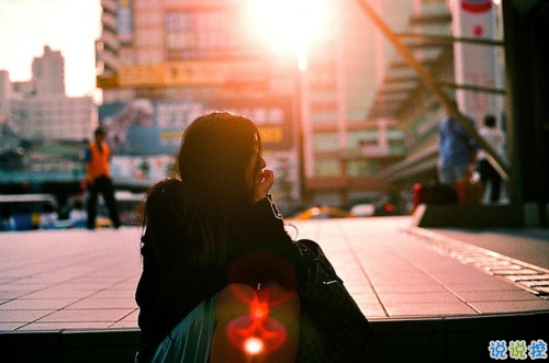 在你傷感難過時一下子戳中你內(nèi)心的圖片句子 時光怎么讓愛笑的人哭了3