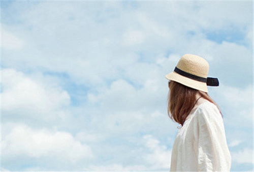 關于夏天的唯美文藝說說帶圖片 夏有彤云蔚然成風12