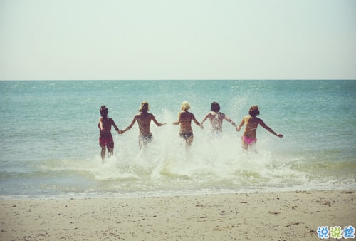 唯美簡單的英文說說帶圖片 世人萬千種浮云莫去求5