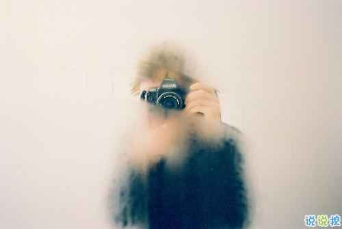 睡前一條朋友圈的經(jīng)典說說帶圖片 比愛更深刻經(jīng)典說說5