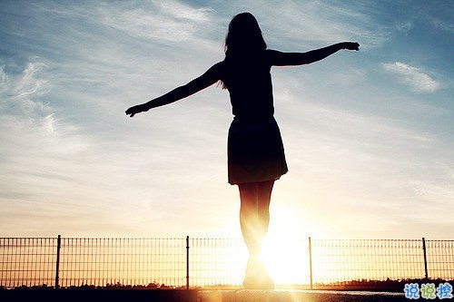 適合女生發(fā)的愛情唯美宣言 真實感受到幸福的說說心情短語 5