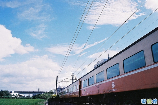 簡簡單單很干凈的愛情說說帶圖片 該留下來的人總會(huì)一直在的2