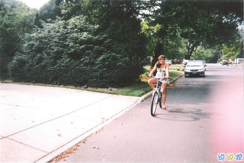 有時幸福又難過傷感的說說帶圖 暗戀是一個人的兵荒馬亂10