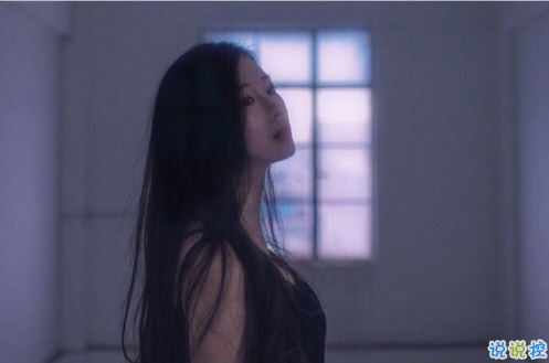 傷感說說配圖黑白心情短語 再大大咧咧的人也會(huì)覺得難過8