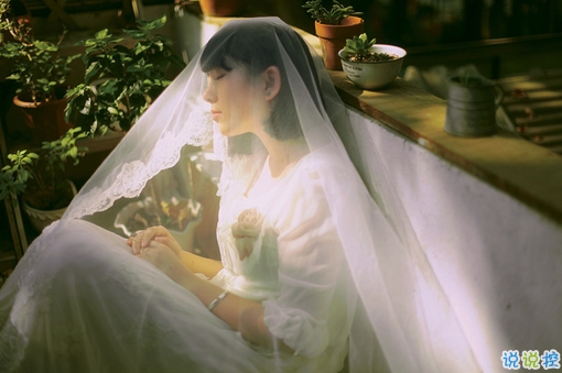 有時幸福又難過傷感的說說帶圖 暗戀是一個人的兵荒馬亂5