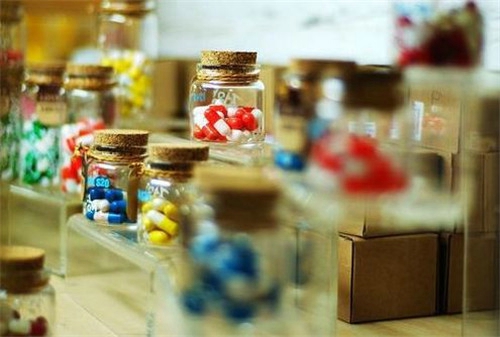 一個人感到孤獨(dú)寂寞時發(fā)的說說帶圖片 一個人只要學(xué)會了回憶就再不會孤獨(dú)13