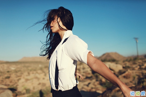 讀起來(lái)讓人心痛的情感句子帶圖片 最痛苦的不是不曾擁有而是差一點(diǎn)就可以。10