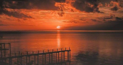 忽而夏至的悲傷日記的傷感說(shuō)說(shuō)配圖 你最美的青春都在陪他吃苦7