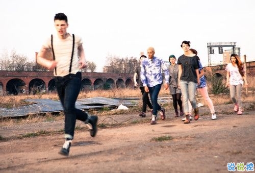 勵(lì)志正能量的心靈雞湯句子和圖片 勇敢的少年啊請(qǐng)你大膽往前走別回頭6