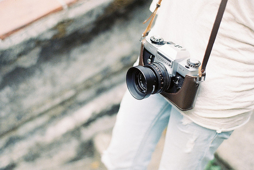 關于現實生活人生的哲理說說帶圖片 一個人活著應該永遠要把目光投向遠方8