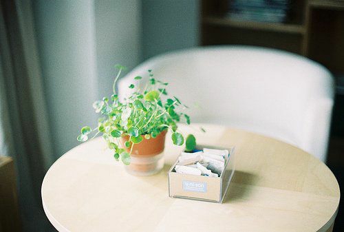 關(guān)于生活的經(jīng)典心靈雞湯英文說說帶圖片 Life lifts you over the bar.14