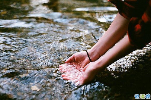 一瞬間讓你落淚的傷感句子 適合文字控的文藝傷感句子1