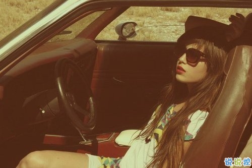 關(guān)于青春的簡短一句話經(jīng)典說說 每個(gè)人都有青春的經(jīng)典說說1