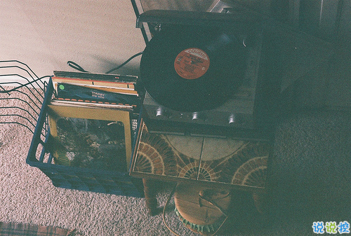 寫(xiě)給曾經(jīng)喜歡過(guò)的人的愛(ài)情說(shuō)說(shuō) 深夜里一個(gè)人感到無(wú)助難過(guò)的說(shuō)說(shuō)1