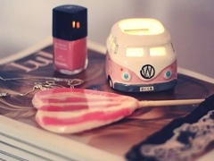 有趣的搞笑說說短語適合00后：建議你換一換，你的女友很平凡