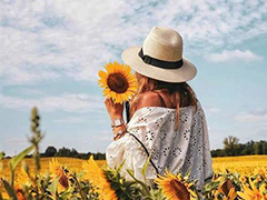 告訴自己要堅(jiān)強(qiáng)的勵志暖心經(jīng)典說說大全2018 相信一切都會過去的