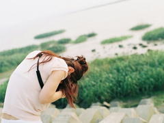 等一個不愛的人不如放手的說說 學會放手學會放棄愛情說說