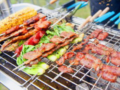 戶外燒烤的開心說說帶圖片 周末一群人燒烤的心情說說