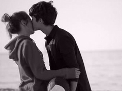 哪里會(huì)有人喜歡孤獨(dú)，不過(guò)是不喜歡失望罷了