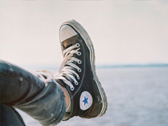 睡前一條朋友圈的經(jīng)典說說帶圖片 比愛更深刻經(jīng)典說說