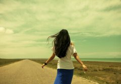 傷感說說圖片素材：愿得一人心是個童話，白首不分離是個笑話