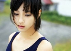 暗戀的說說帶圖片：我暗戀的人昨天換了發(fā)型，頓時覺得我變心了