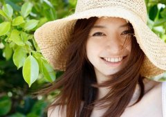 感悟人生的說(shuō)說(shuō)帶圖片：流過(guò)淚的眼睛更明亮，滴過(guò)血的心靈更堅(jiān)強(qiáng)