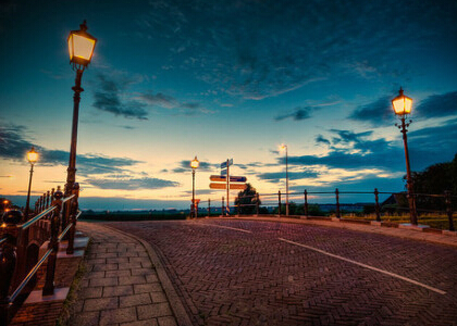 傷感愛情說說配圖片：不能放棄就繼續(xù)喜歡吧，至少心不會空蕩不安