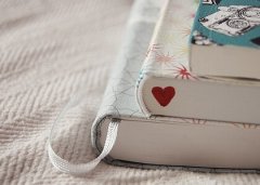 微博說說帶圖片：比起天黑和鬼，我更怕你的心酸皺眉