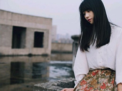 文字控喜歡的簡單唯美的一句話說說帶圖片 煙塵滾滾一路行來我應是迷了路了