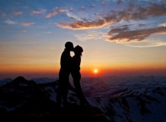 詩意說說帶圖片：我見過最藍(lán)的天，是初遇你的那天