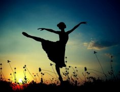 哲理說說大全帶圖片：每一個不曾起舞的日子，都是對生命的辜負