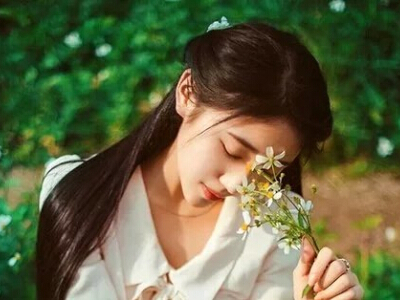 愛情說說帶圖片：我飲過最濃烈的酒，是你低著頭噙著笑的溫柔